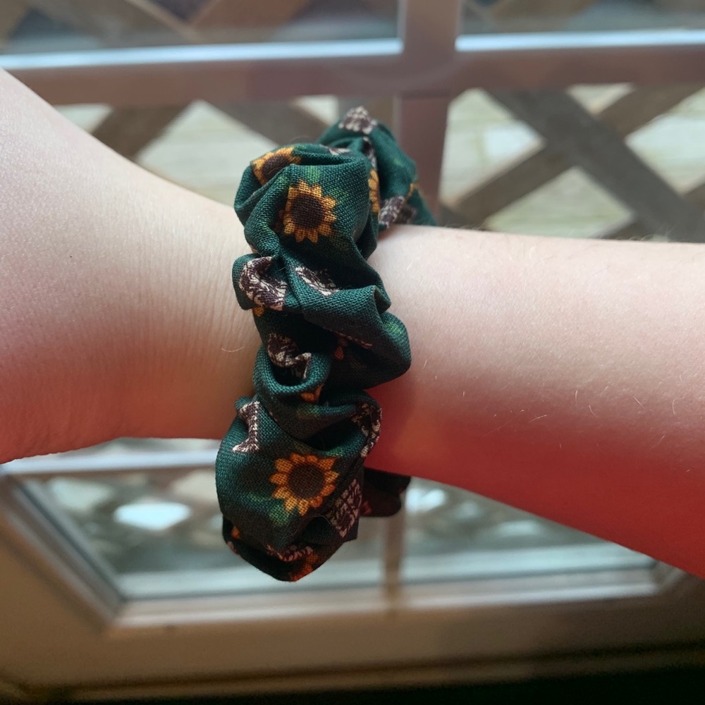 Assorted Scrunchie bundle - Picture 2 of 4